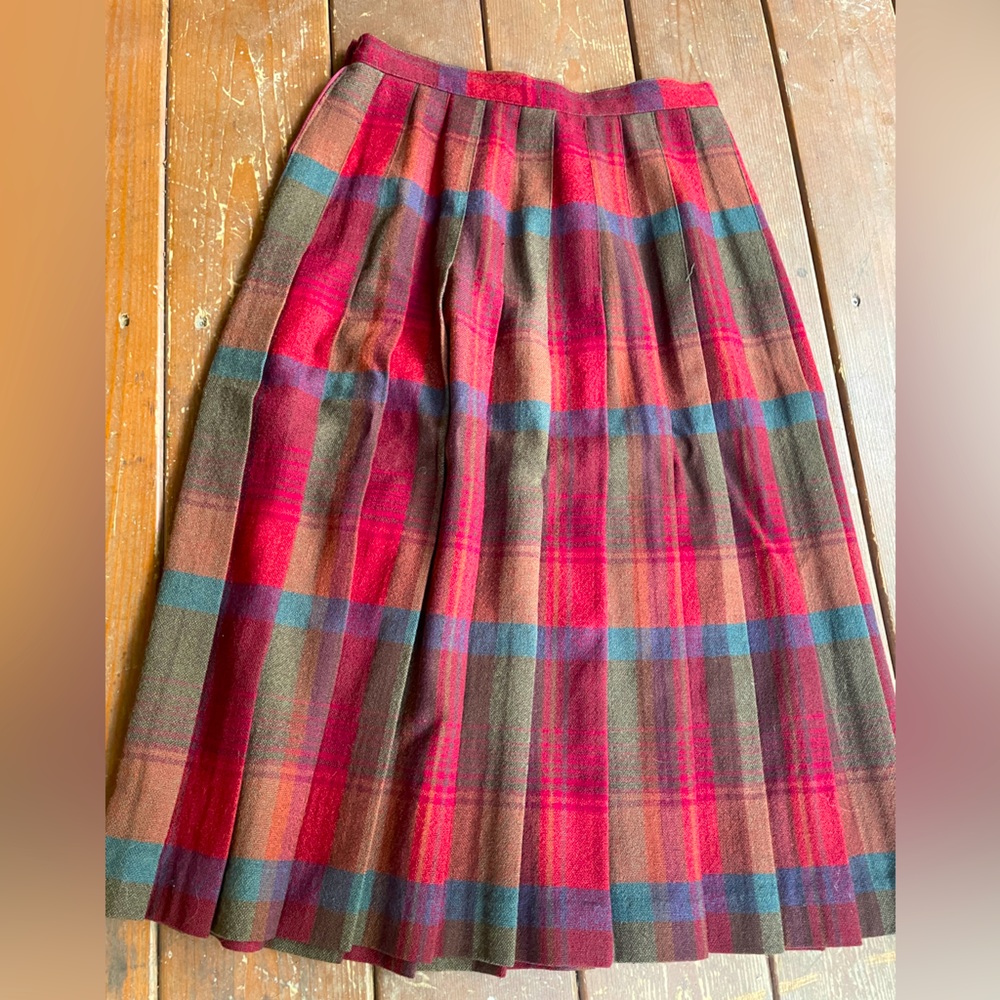 100% wool pleated skirt